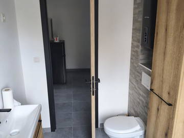 Logement entier à louer à Mouscron - photo 7 : salle de bain-7