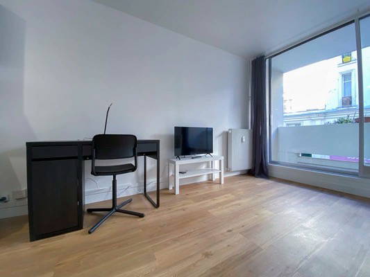 Entire Home Paris 663362-1