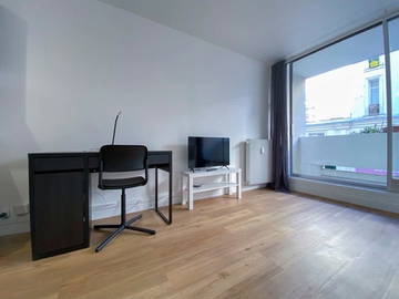 Entire Home Paris 663362-1