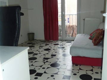 Roomlala | Sypialnia + prywatna łazienka/WC w apartamencie typu duplex Evry