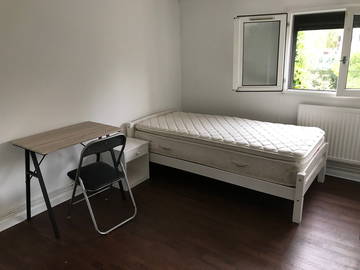 Roomlala | Sypialnia w domu dla 3 studentów z ogrodem 5 minut od metra