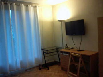 Roomlala | T1 Do Wynajęcia W Rueil-Malmaison, Blisko RER