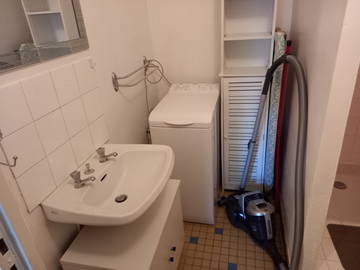Chambre chez l'habitant à louer à La Roche-Sur-Yon - photo 8 : salle de bain-8