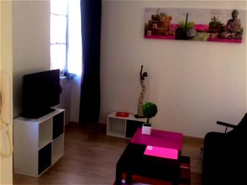 Roomlala | T1 New Furnished 2 Steps From The Metro, Wifi