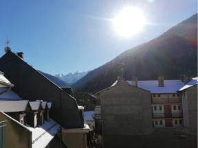 T2 Cabine Centre Ville De Bagneres De Luchon Vue Venasque - 