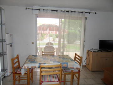 Roomlala | T2 em residência arborizada + piscina