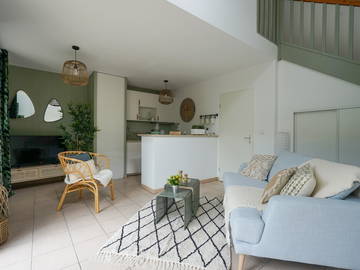 Roomlala | T2 Libourne Onofhängeg Miwwelen Duplex mat Gaart a Parking