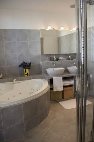 Gästezimmer Tassin-La-Demi-Lune 17132