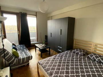 Roomlala | Ten volle gemeubileerde ateljee met balkon, slaapplek vir 2
