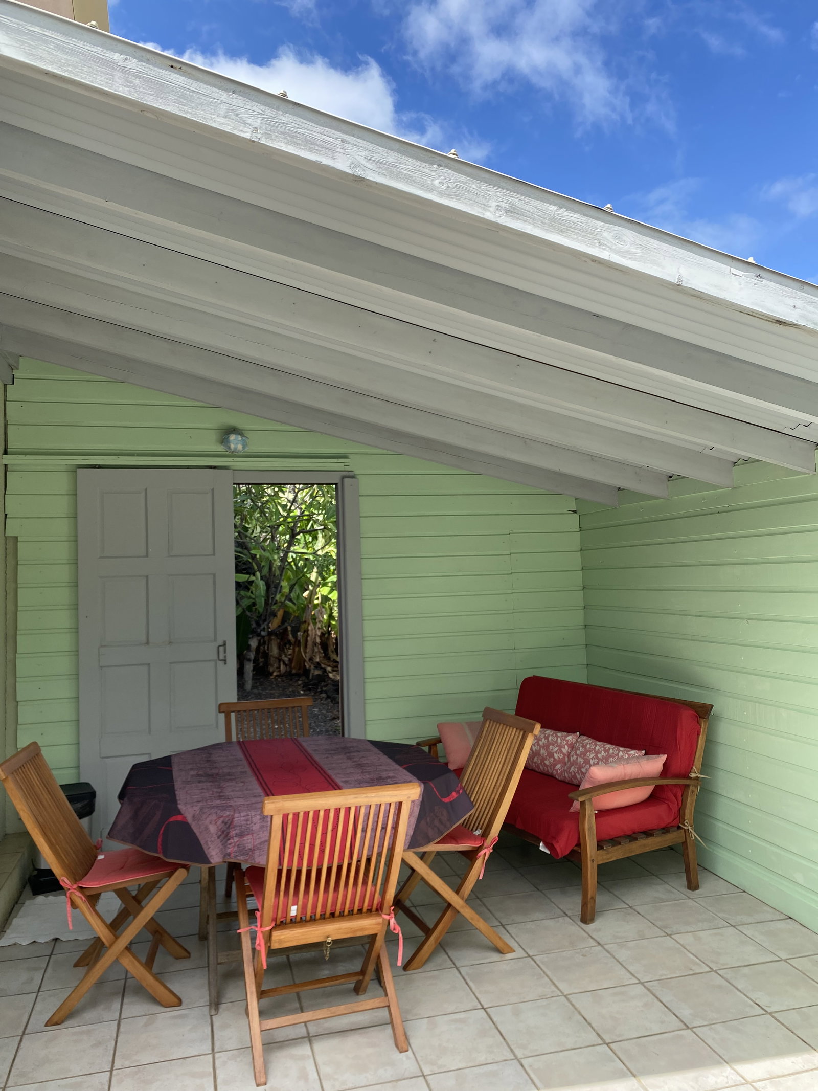 Entire Home Piton 230708