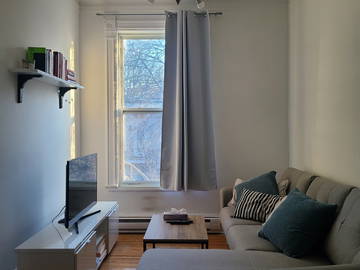 Roomlala | The Chateau Du Plateau Mont-Royal In Montreal