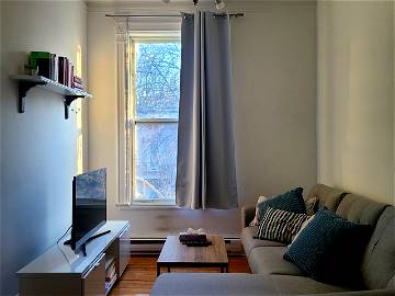 Roomlala | The Chateau Du Plateau Mont-Royal In Montreal