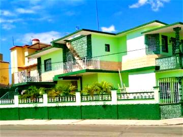 Roomlala | The Green House Of Matanzas