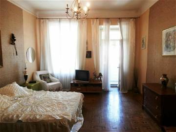 Roomlala | The Room In Historical Centre Of Odessa