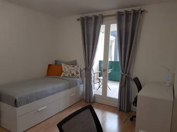 Roomlala | Très Grand Appartement En Colocation, Haute Qualité, Meublé,