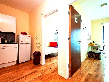 Roomlala | Twin Room - from £152/Week - Central London