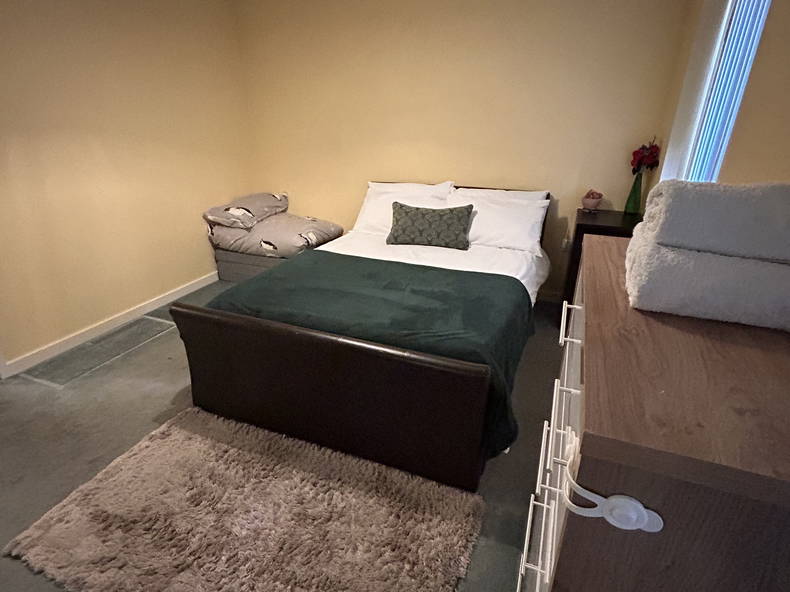 Homestay Slough 501774-3