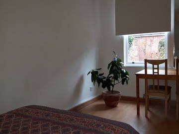 Roomlala | Uitstekende grote kamer beschikbaar in flat-sh