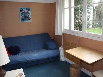Roomlala | Um particular aluga um quarto muito bem mobiliado em sua casa