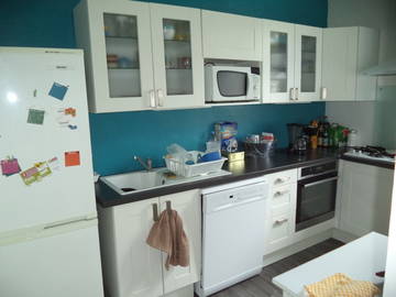 Roomlala | Um quarto em uma casa