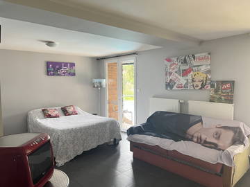 Roomlala | Umeblowane niezależne studio Saint Lambert