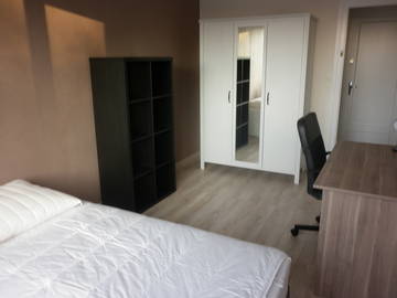 Roomlala | Umeblowane pokoje w mieszkaniach wieloosobowych