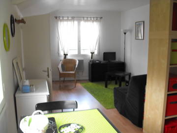 Roomlala | Umeblowane studio do wynajęcia w Brunoy City Center 