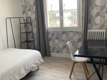 Roomlala | Umeblowany pokój do wynajęcia jako współlokator, Uniwersytet, sklepy tramwajowe