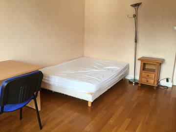 Roomlala | Umeblowany pokój do wynajęcia w centrum miasta. Chambry