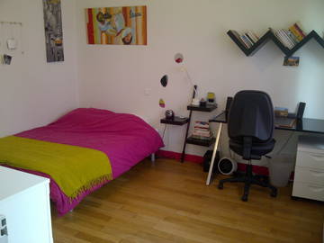 Roomlala | Umeblowany pokój do wynajęcia w domu