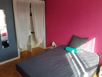 Roomlala | Umeblowany pokój do wynajęcia w domu rezydenta w Bron, w pobliżu