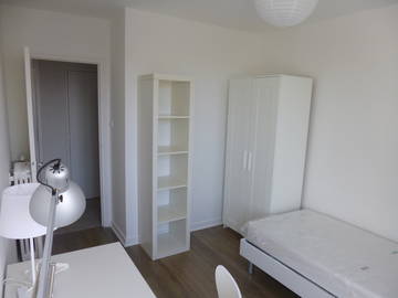 Roomlala | Umeblowany pokój do wynajęcia w Villejean