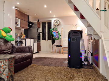 Roomlala | Umeblowany pokój w domu o wysokim standardzie.
