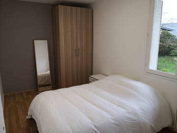 Roomlala | Umeblowany pokój w mieszkaniu współdzielonym 76 m2