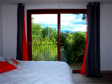 Roomlala | Una Habitación De Invitados Bajo Los Altos Pinos.