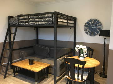 Roomlala | Urocze odnowione studio