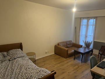 Roomlala | Urocze studio 5 minut od stacji kolejowej Poissy