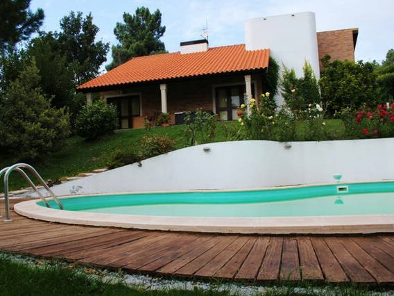 Entire Home Resende 50371-1