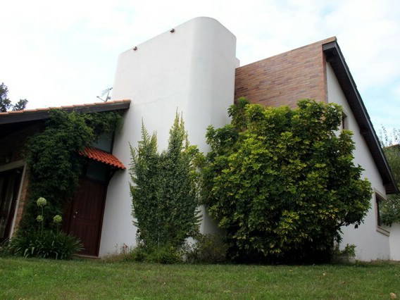 Entire Home Resende 50371-2