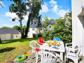 Holidays in Brittany: 2-room cottage with swimming pool