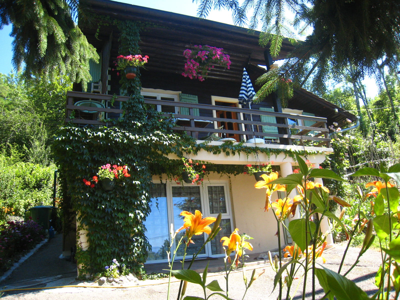 Independent Studio Lugrin 135857