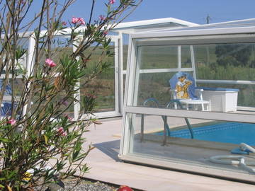 Roomlala | Værelse i det lokale hus med swimmingpool