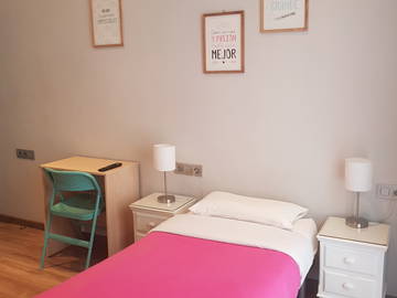 Roomlala | Værelse til leje med privat badeværelse i delt lejlighed E