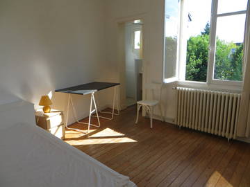 Roomlala | Værelse ved beboerens hus Nantes