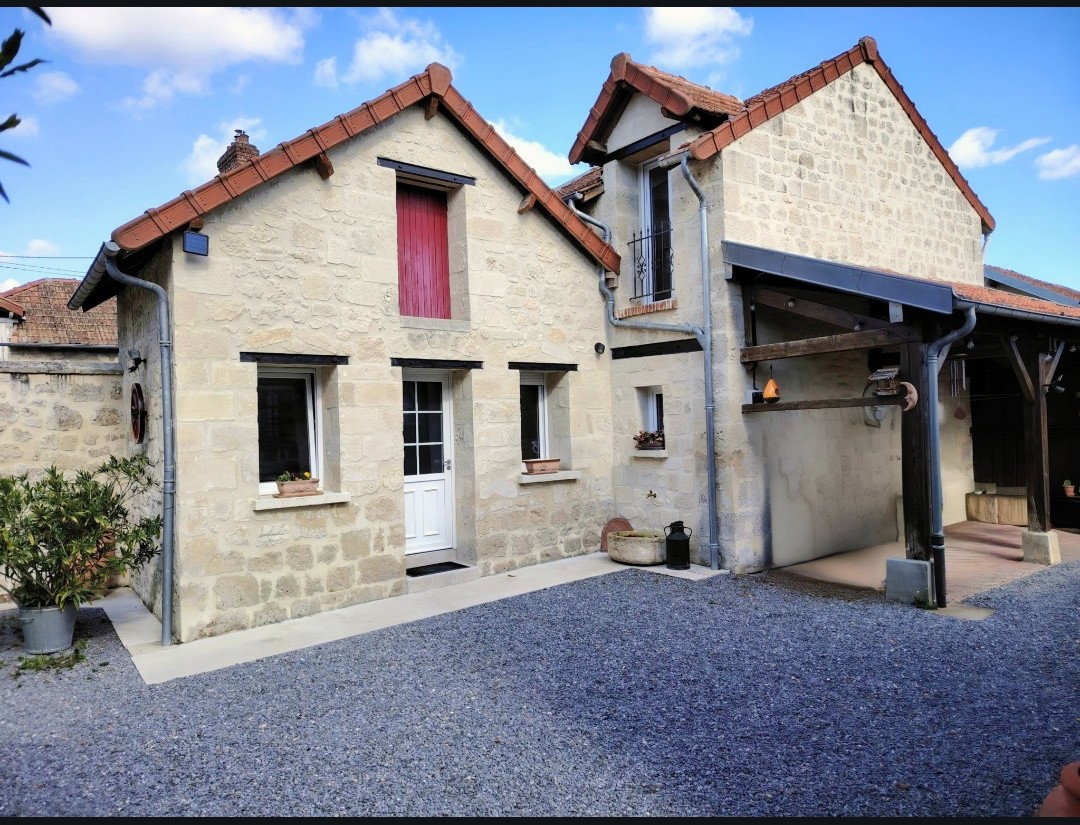 Ganz Haus Crouy 661460