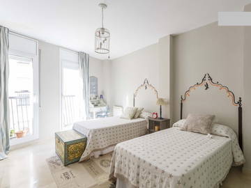 Roomlala | Vale de Hebron, sala muito iluminada
