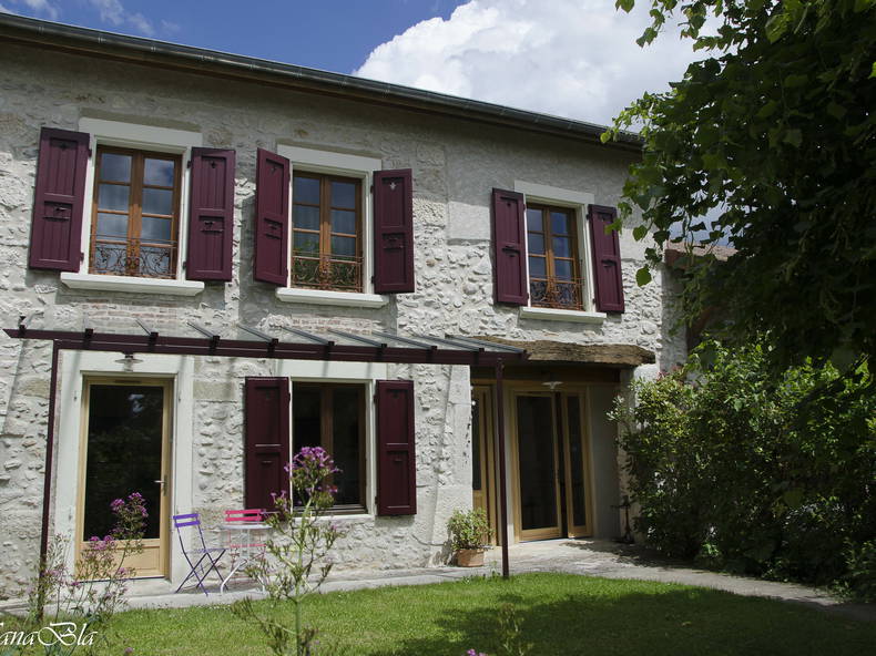 Entire Home Saint-Aupre 127560-1