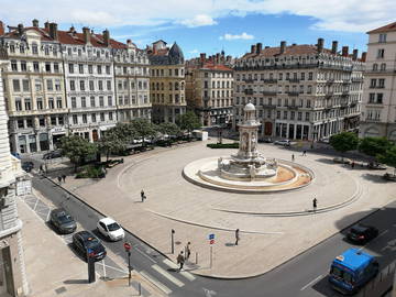 Roomlala | Very Beautiful View of Place des Jacobins