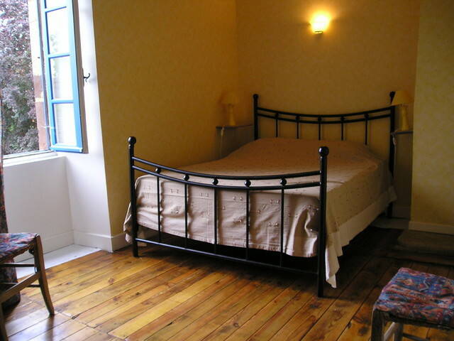 Entire Home Pomarède 46415-4