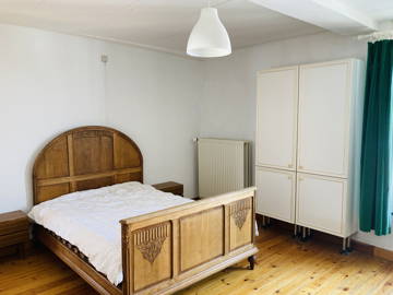 Roomlala | Very Spacious Floor (100 M²) With Two Bedrooms, Kitchen, Bathroom